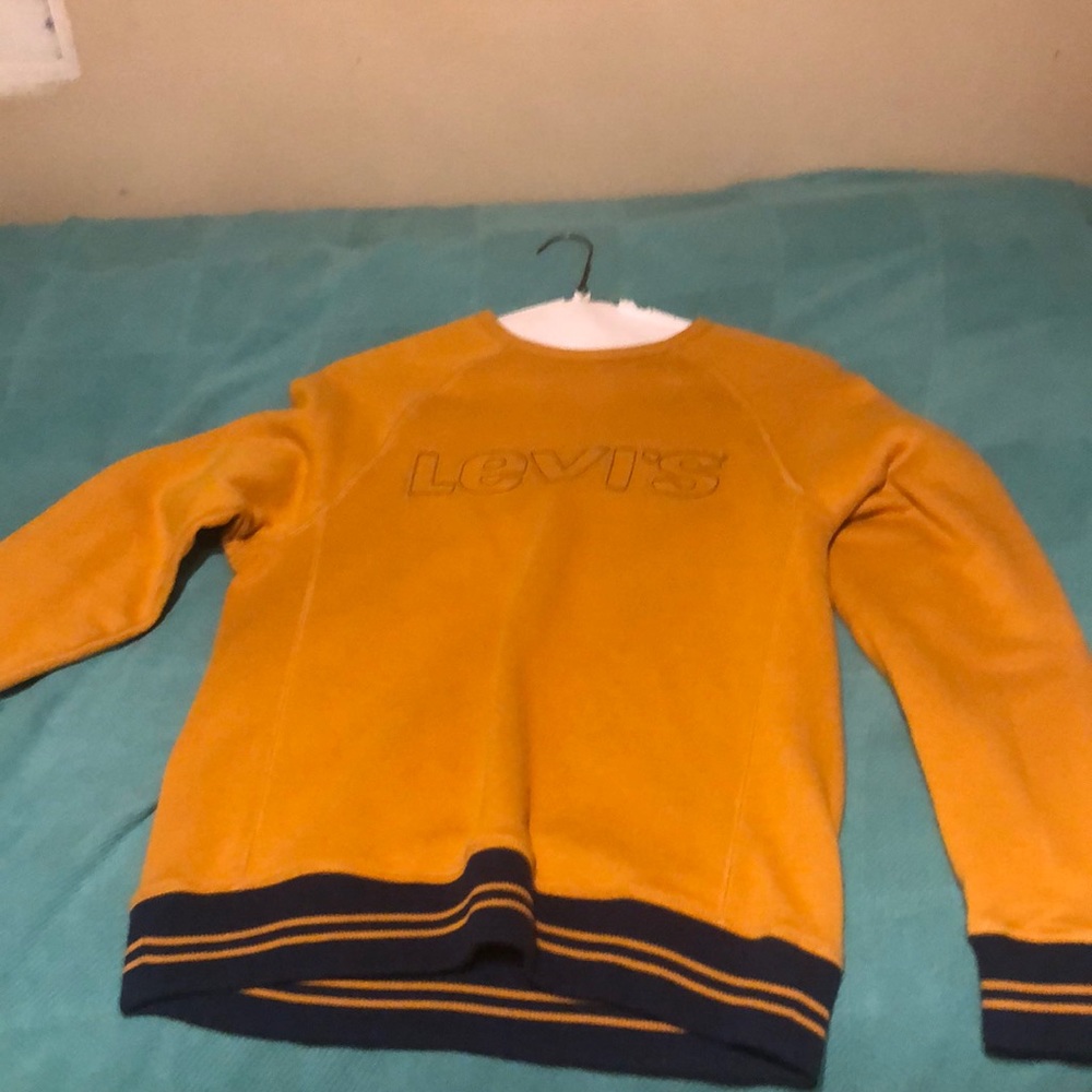 gold levi’s sweatshirt
